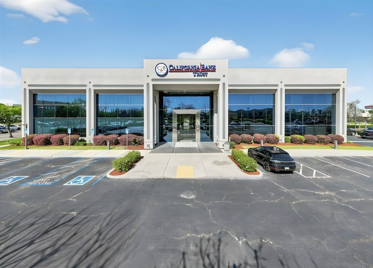 7060 N Fresno St, Fresno, CA, For Lease, Image-2