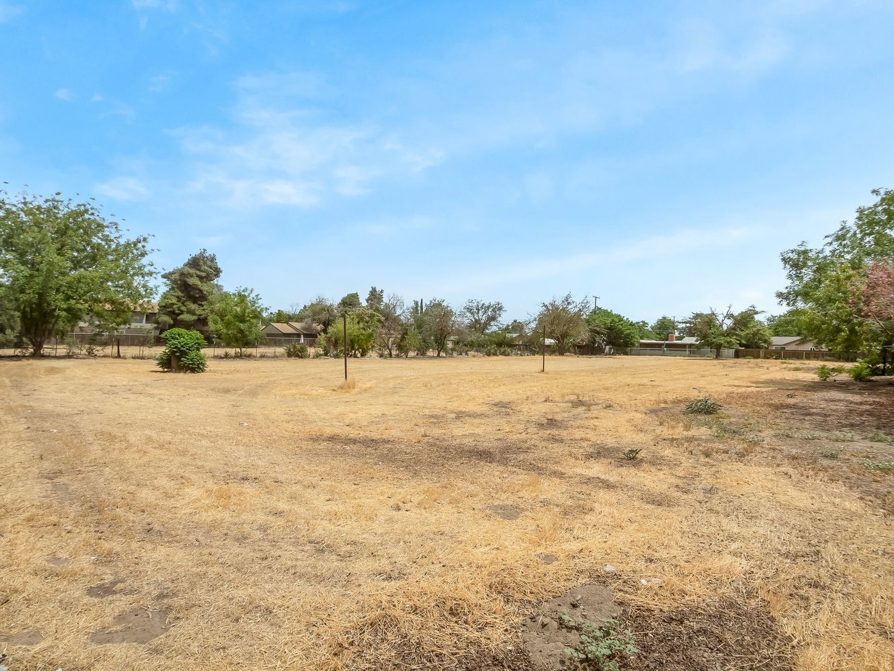 1126 W 7th St Land/Development