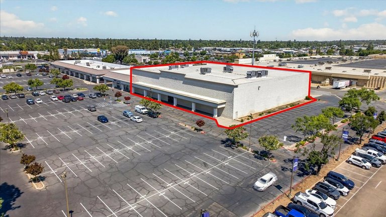 5630 N. Blackstone Ave, Fresno, CA, For Lease, Image-7