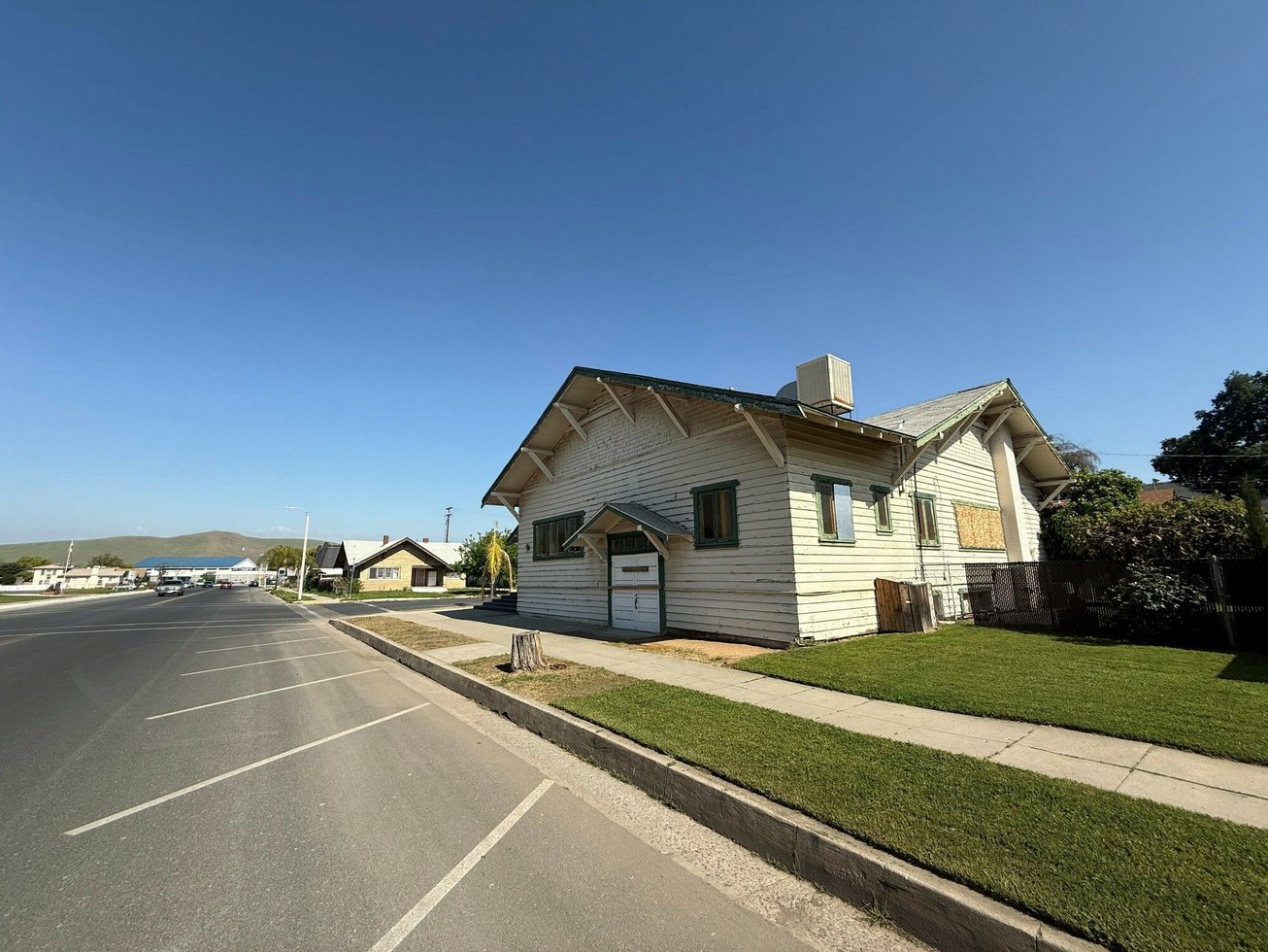 284 E Hermosa St Retail
