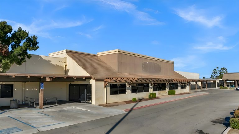 147 W Shaw Ave, Clovis, CA, For Lease, Image-2