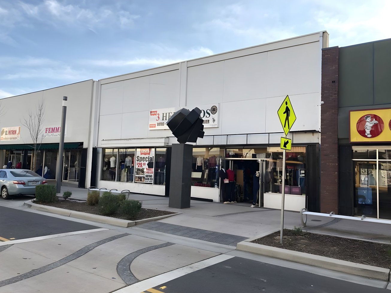 921 Fulton St Retail