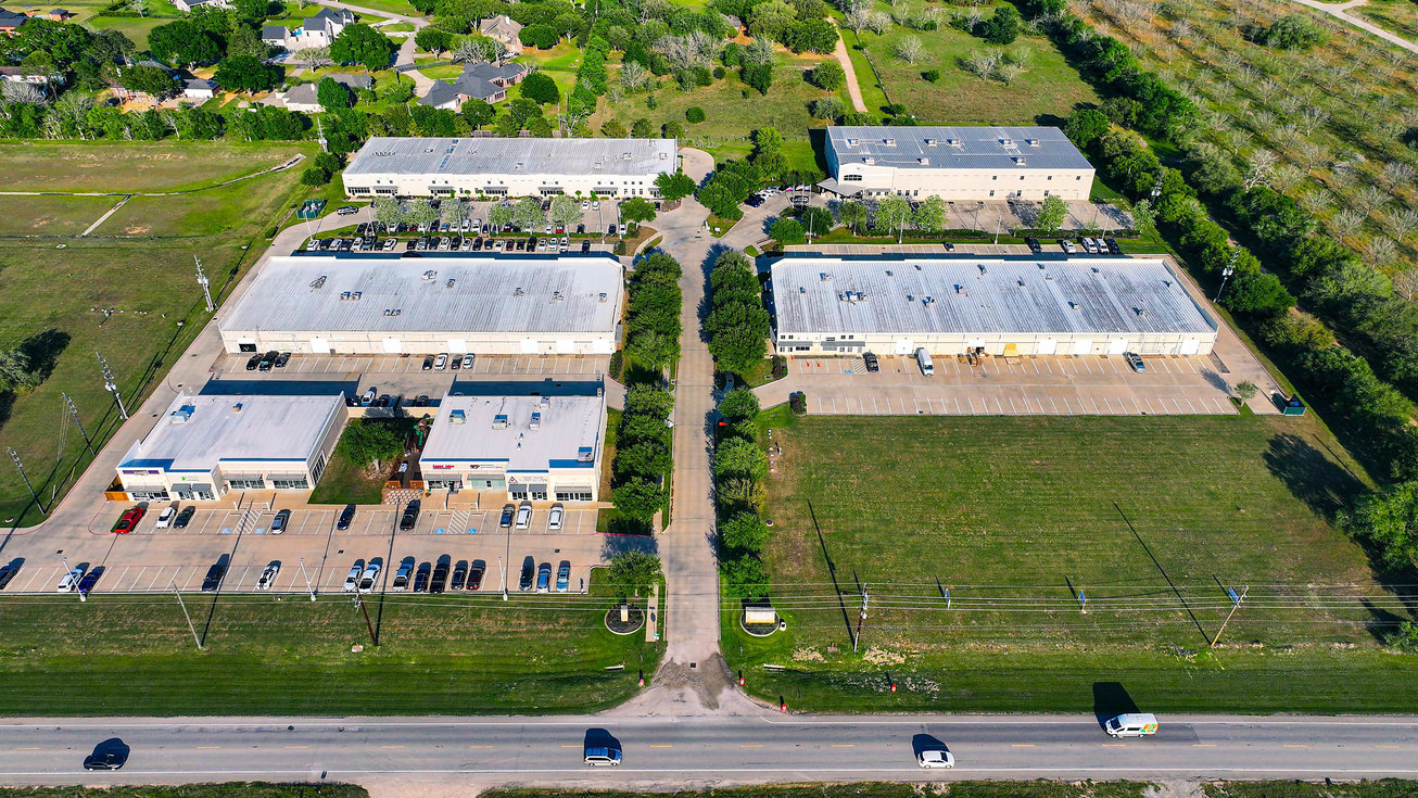 1811 First Oaks St Industrial