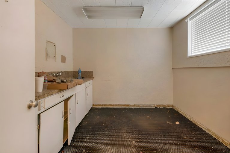 2930 Fresno St, Fresno, CA, For Lease, Image-11