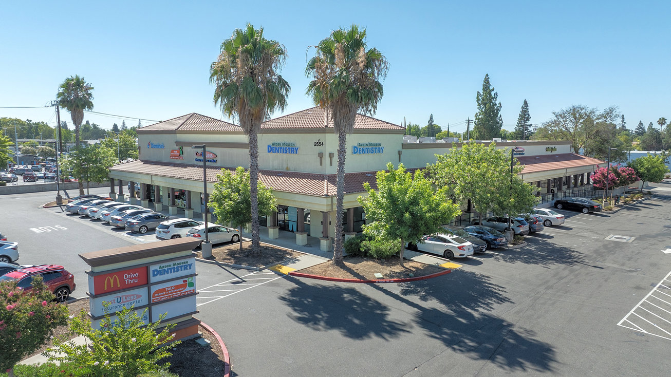 2654 Marconi Avenue Retail
