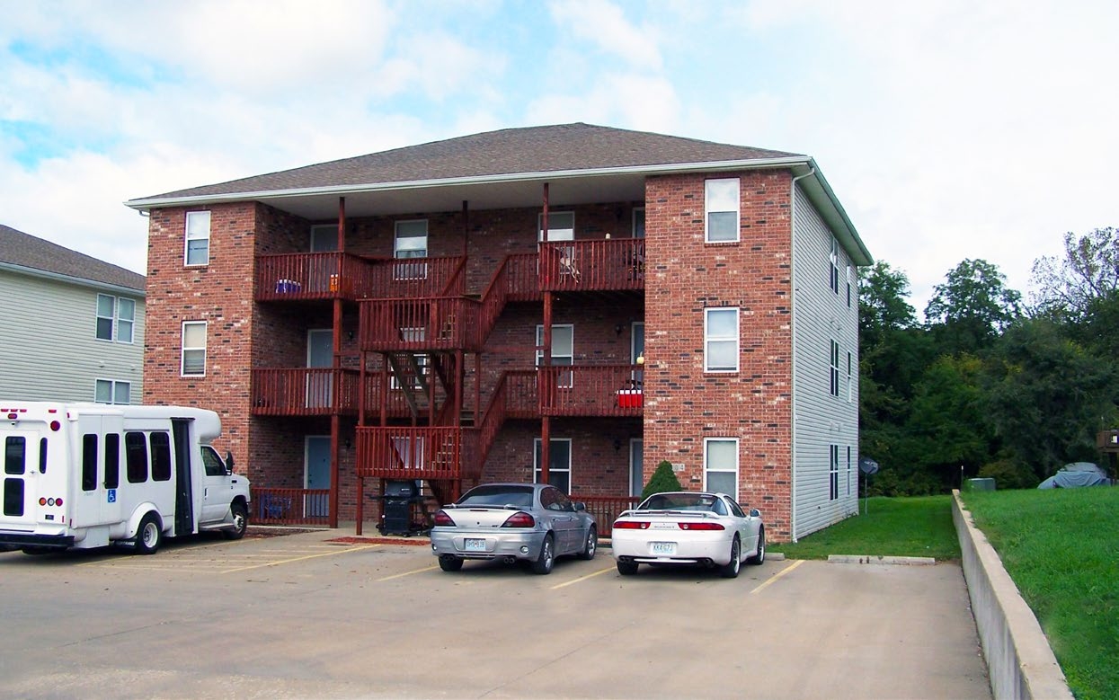 Park Side Apartments - Image 2