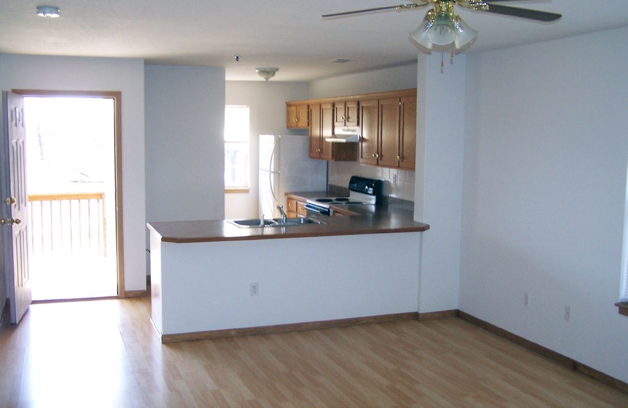 Park Side Apartments - Image 3