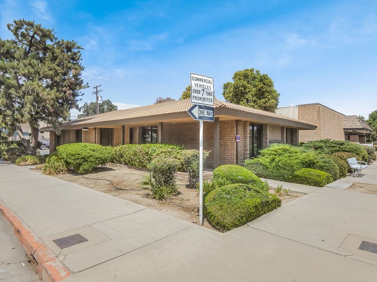 820 W Center Ave, Visalia, CA, For Lease, Image-1