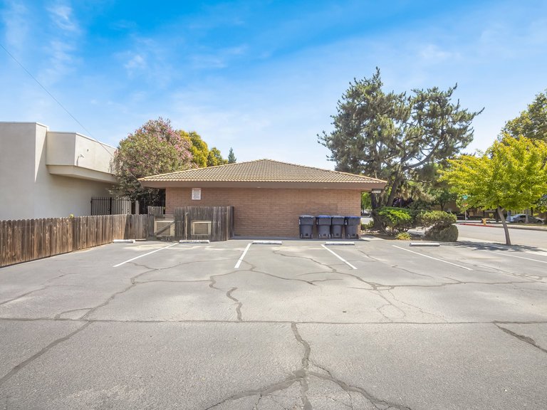 820 W Center Ave, Visalia, CA, For Lease, Image-3