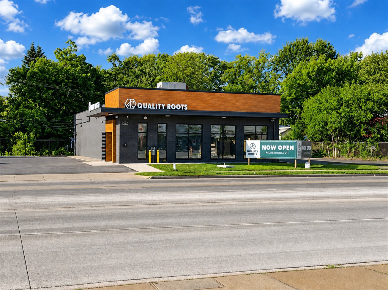 41 E Walton Blvd Retail