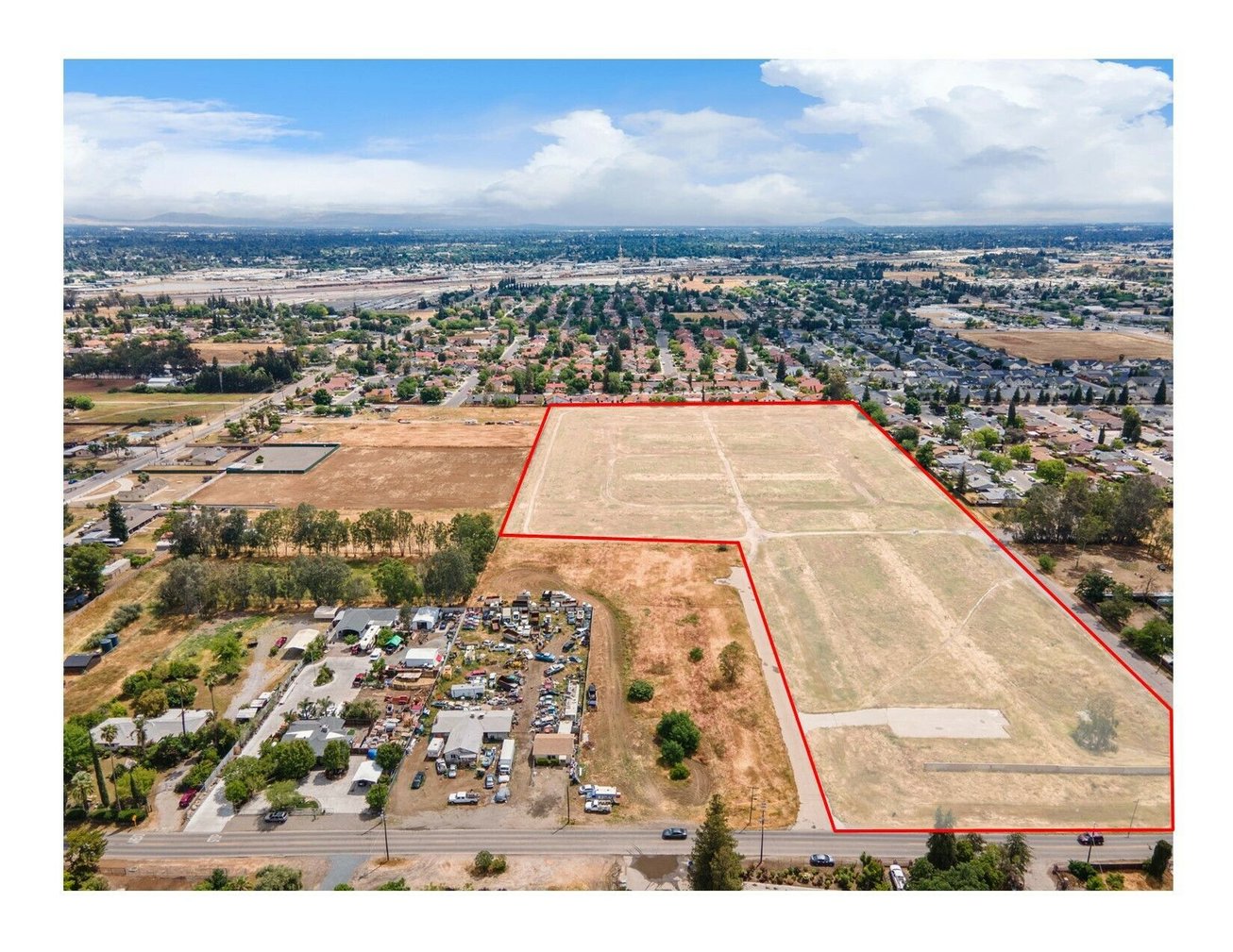 3276 N Blythe Avenue Land/Development