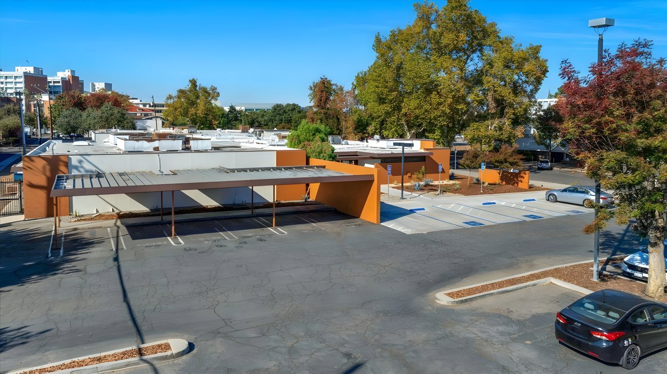 2841 Tulare St Office