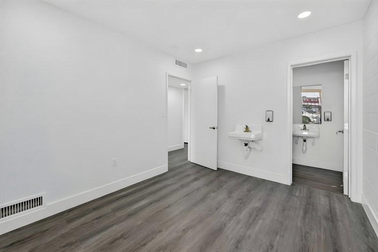 28-40 E Minarets Ave, Fresno, CA, For Lease, Image-9