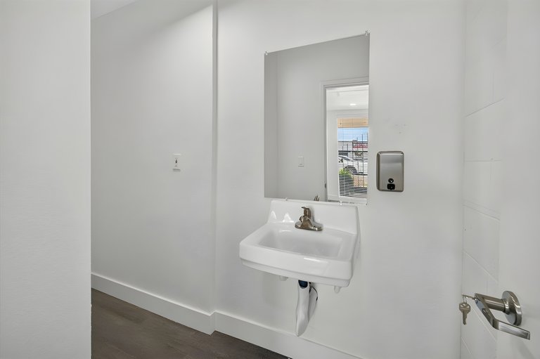 28-40 E Minarets Ave, Fresno, CA, For Lease, Image-15