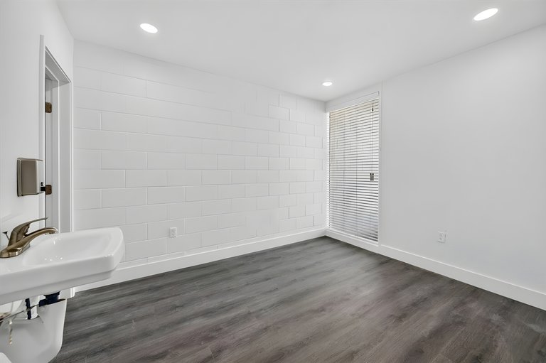 28-40 E Minarets Ave, Fresno, CA, For Lease, Image-14