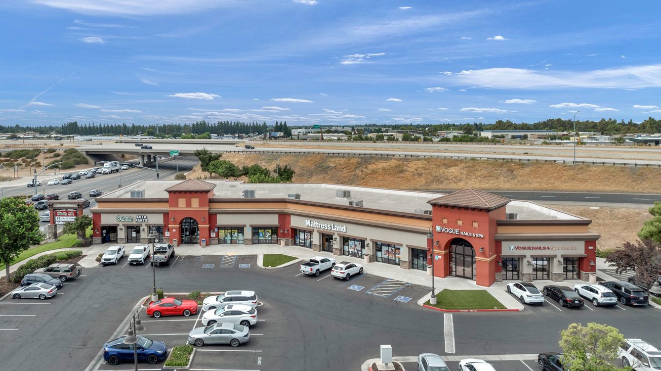 739 Herndon Ave Retail
