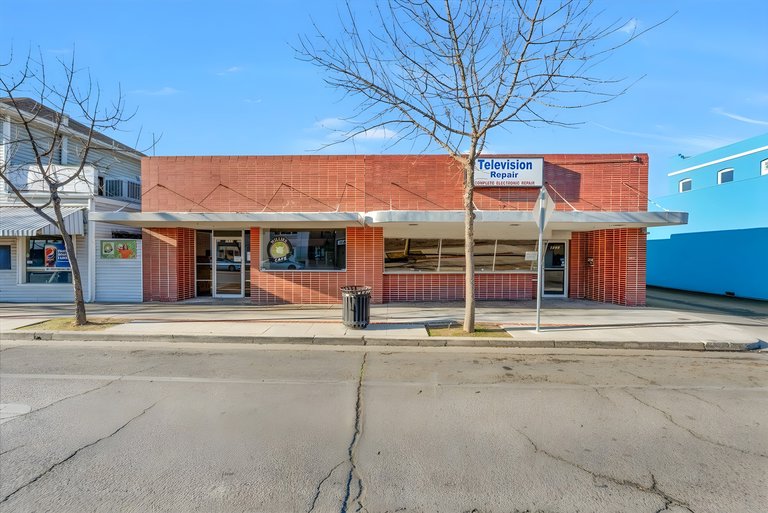 1623 11th Street, Reedley, CA, For Lease, Image-1