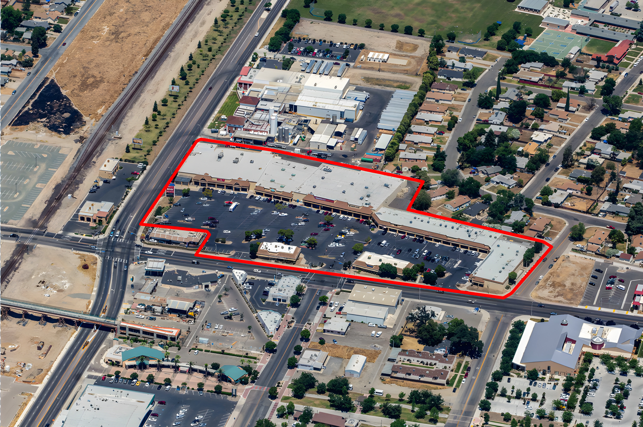 Interstellar F Retail Space with Pylon Signage for… - for lease | Duxre