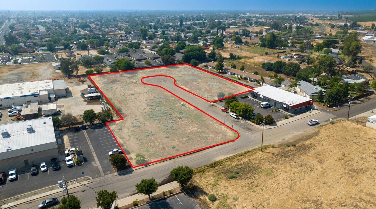 300 Sequoia Cir Land/Development