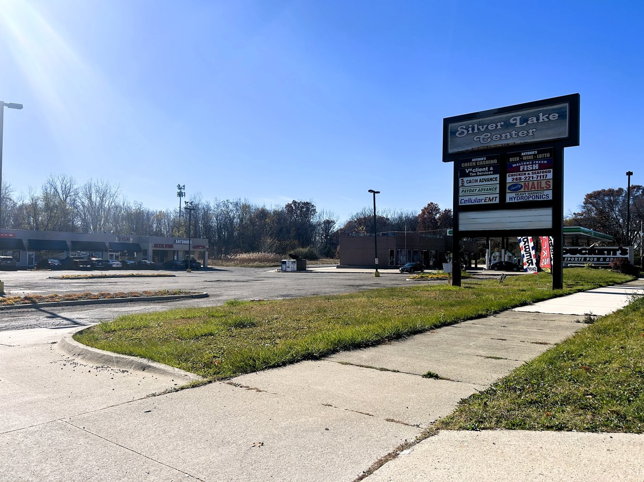 325 West Walton Boulevard Retail