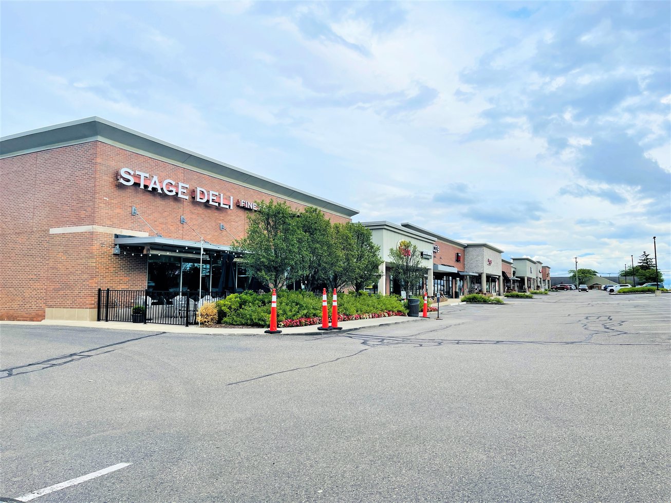 6875–6931 Orchard Lake Road Retail