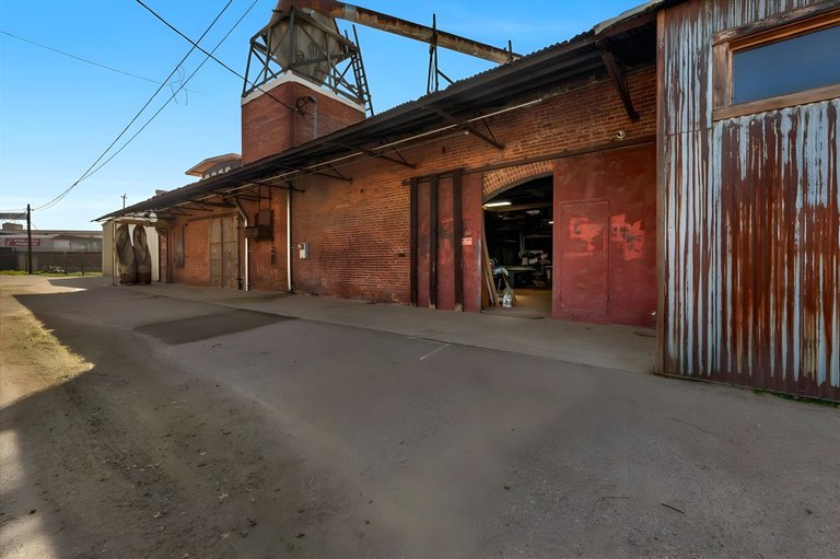1820 Monterey St & 245 Broadway St, Fresno, CA, For Lease, Image-9