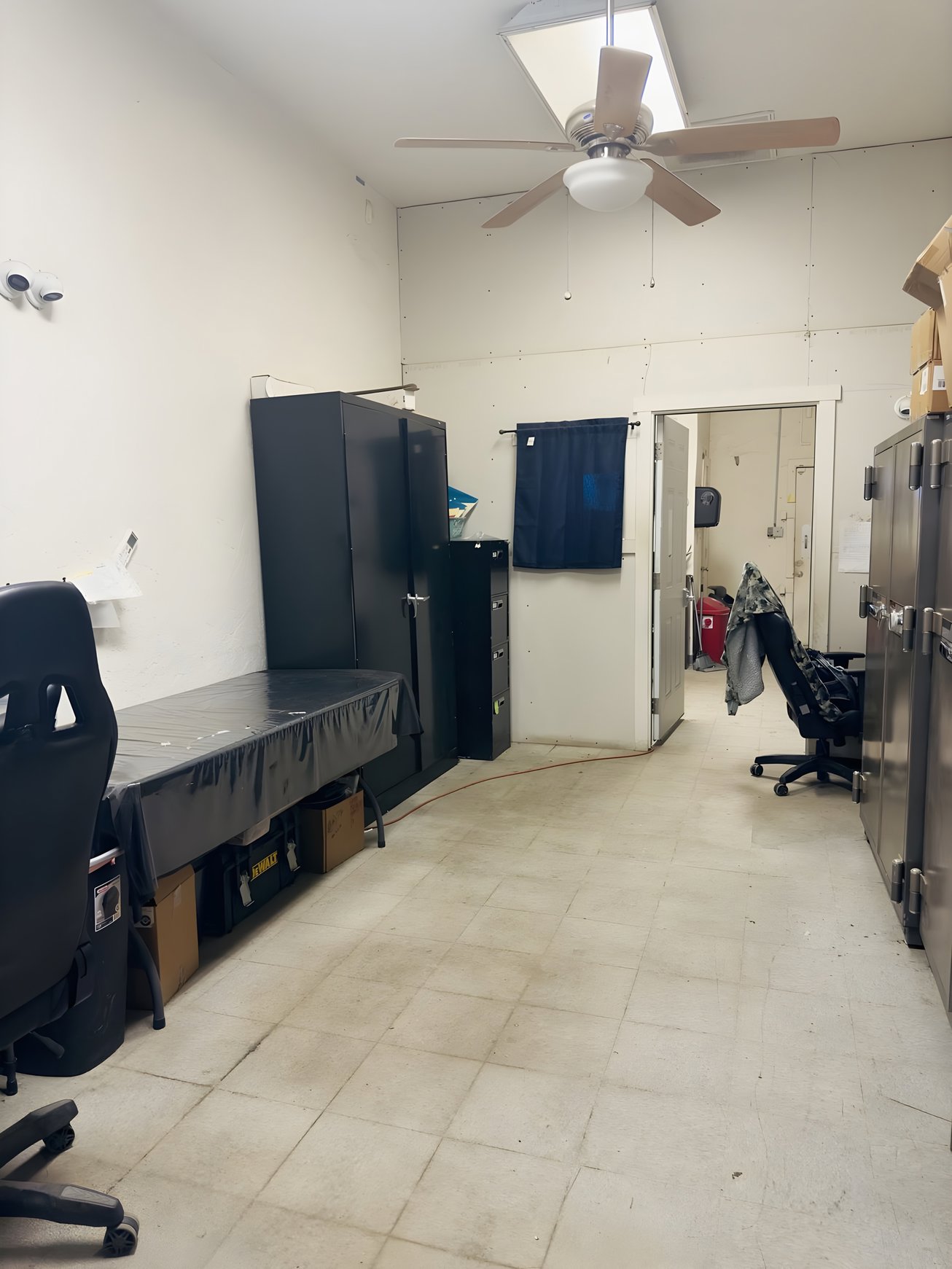 617 N Fulton St Office