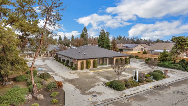 326 W Carob Ave, Reedley, CA, For Lease, Image-2