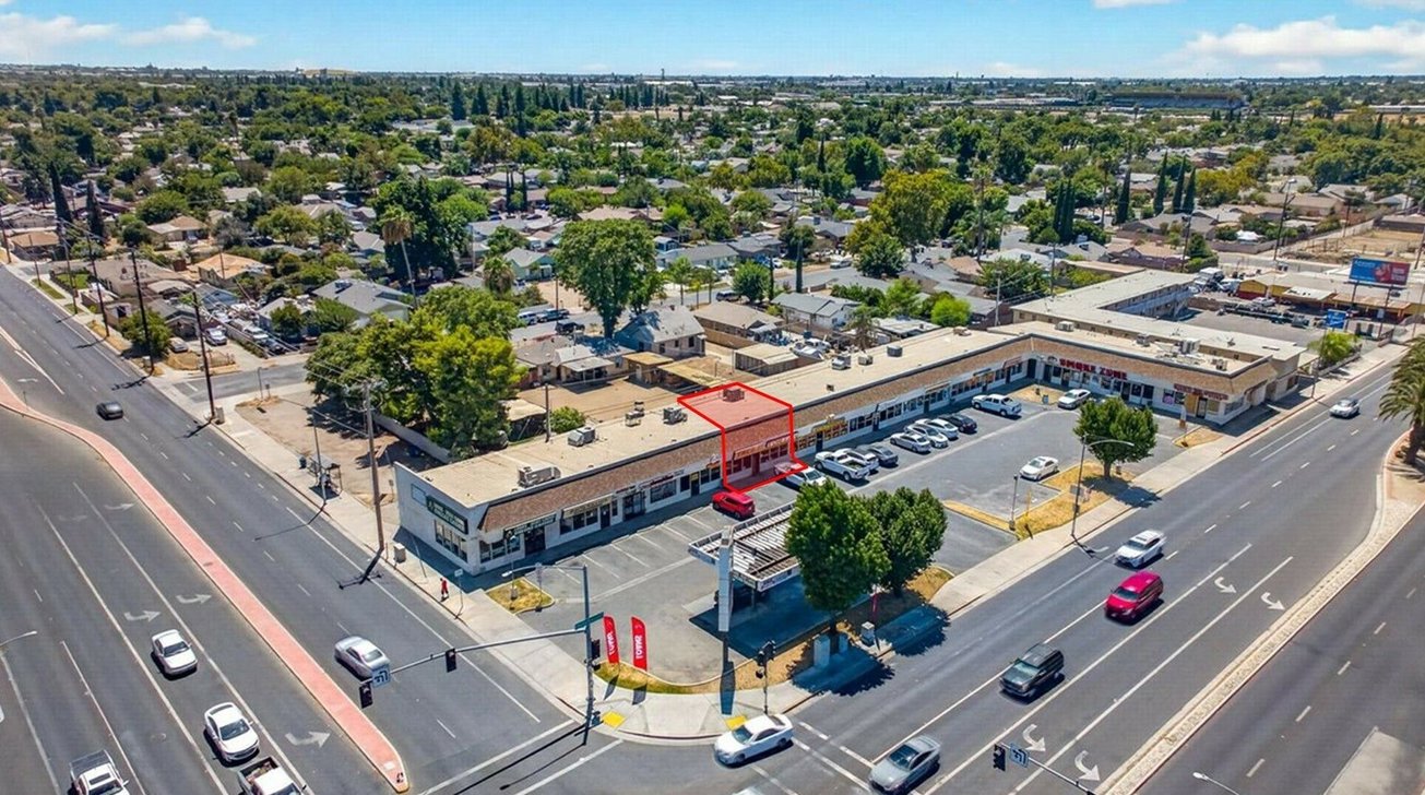 4792 E Kings Canyon Rd Retail