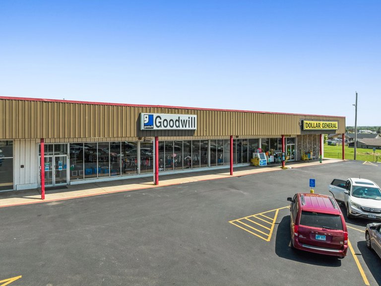 1906 E 9th Ave, Winfield, KS, For Lease, Image-1