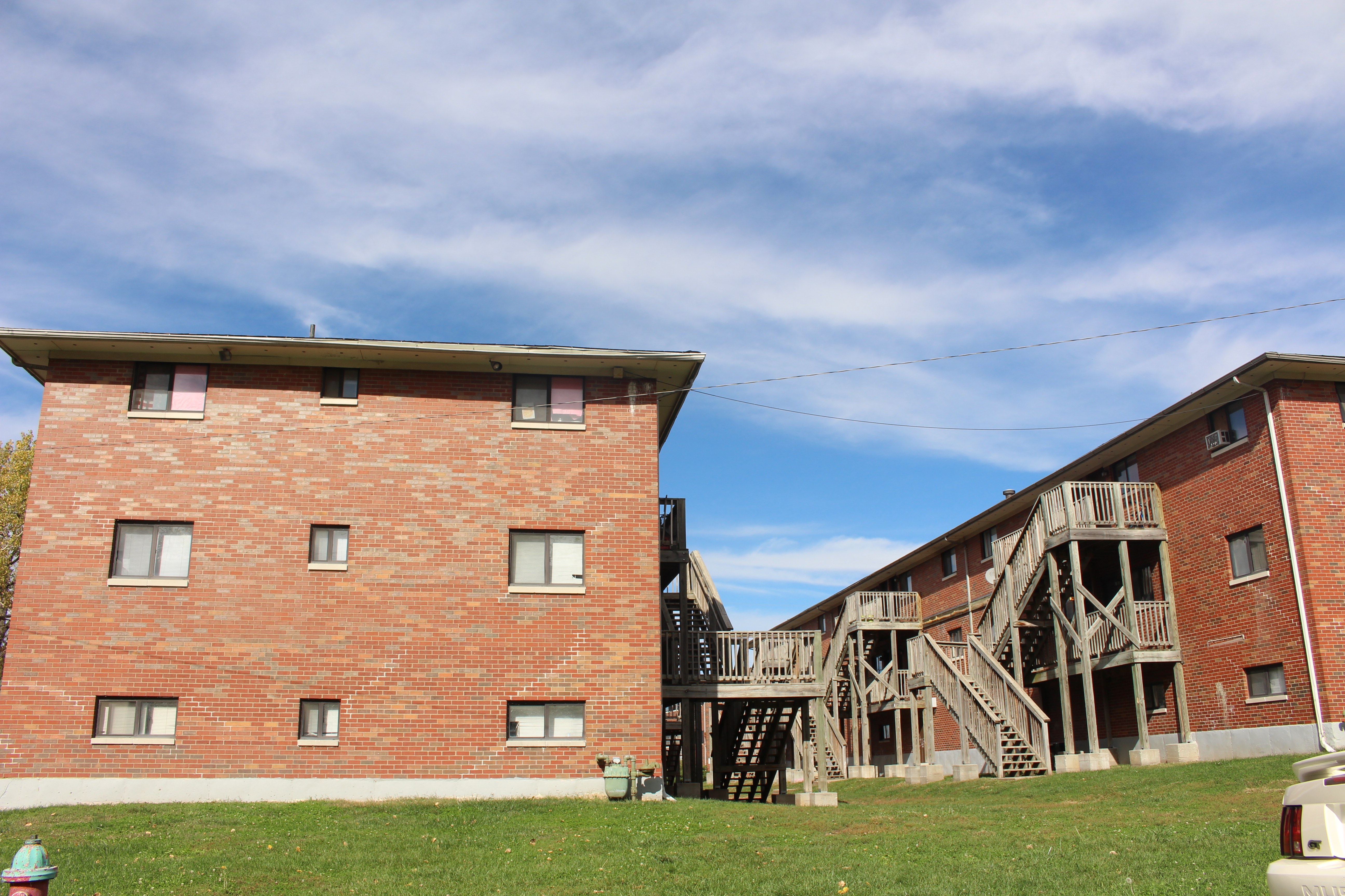Woodland Hills Apartments - Image 2