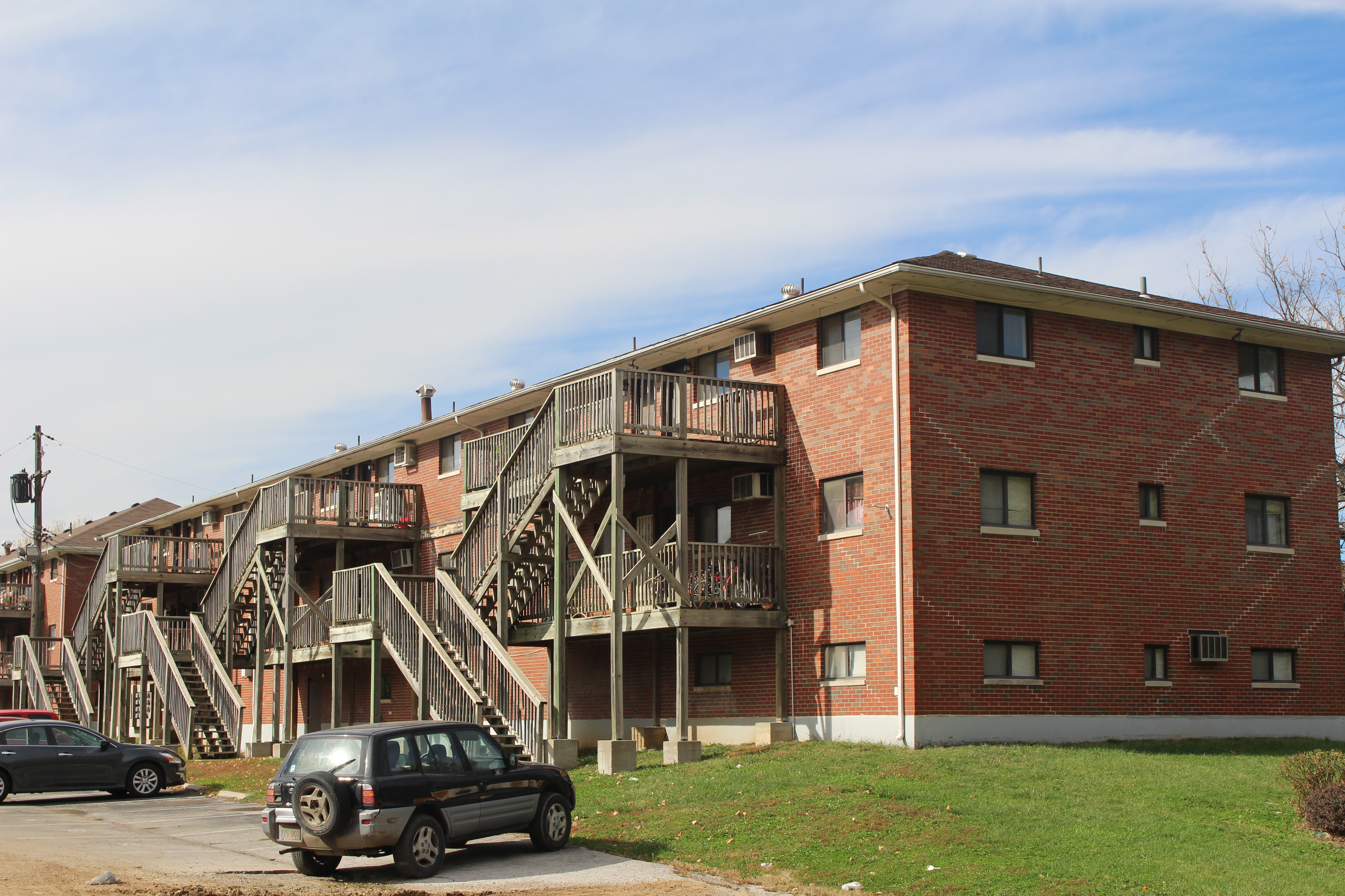 Woodland Hills Apartments - Image 5